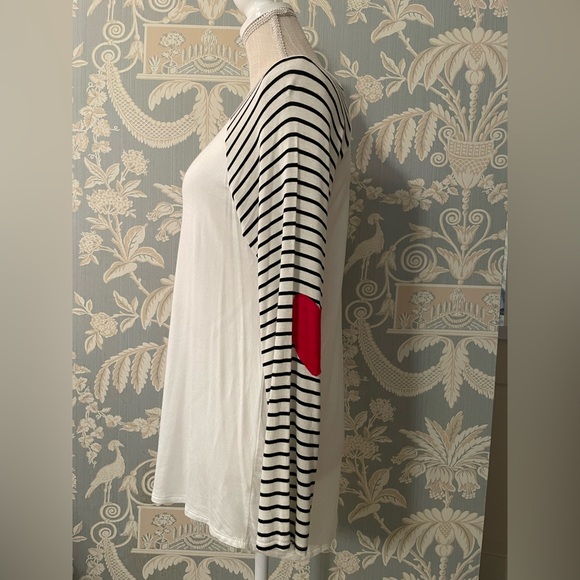 NWOT Shirt Size Small with Hearts on each elbow. ♥️ - Picture 11 of 11